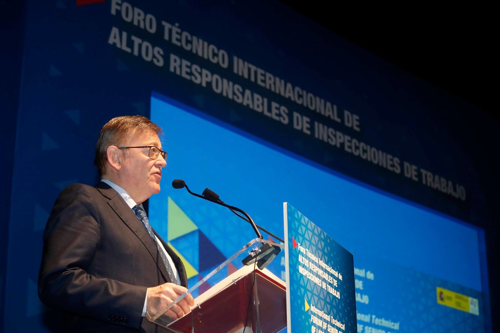 Yolanda Díaz  y Ximo Puig en el Foro Técnico Internacional de Altos Responsables de Inspecciones de Trabajo