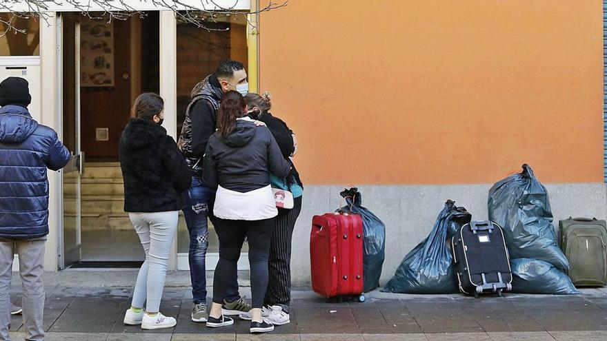 Desnonen una dona amb tres fills d&#039;un pis de lloguer a Salt