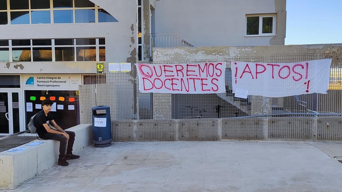 Los alumnos de la Escuela Náutica han colgado carteles