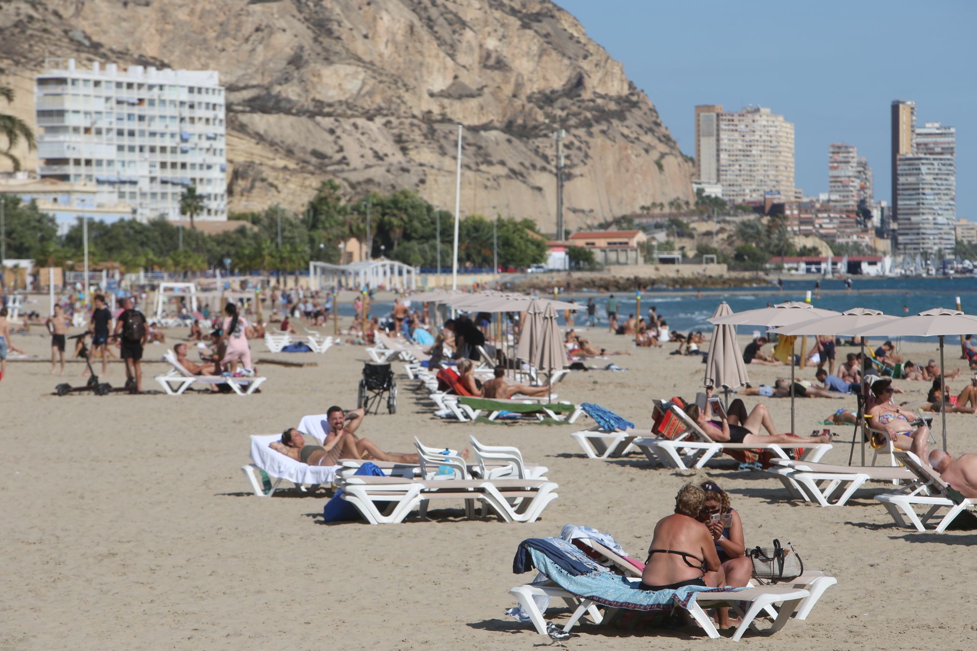 El primer día del toque de queda en Alicante transcurre con aparente normalidad