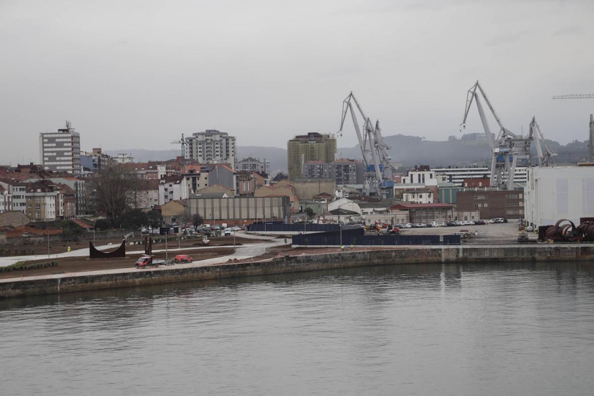 Así avanzan los trabajos para la recuperación de los terrenos de Naval Gijón (en imágenes)