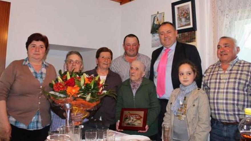 A Laracha  rinde homenaje a su sexta centenaria