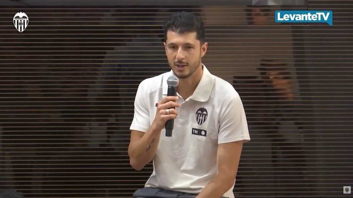 Guido Rodríguez explica los motivos de su fichaje por el Valencia CF y la influencia de Corberán