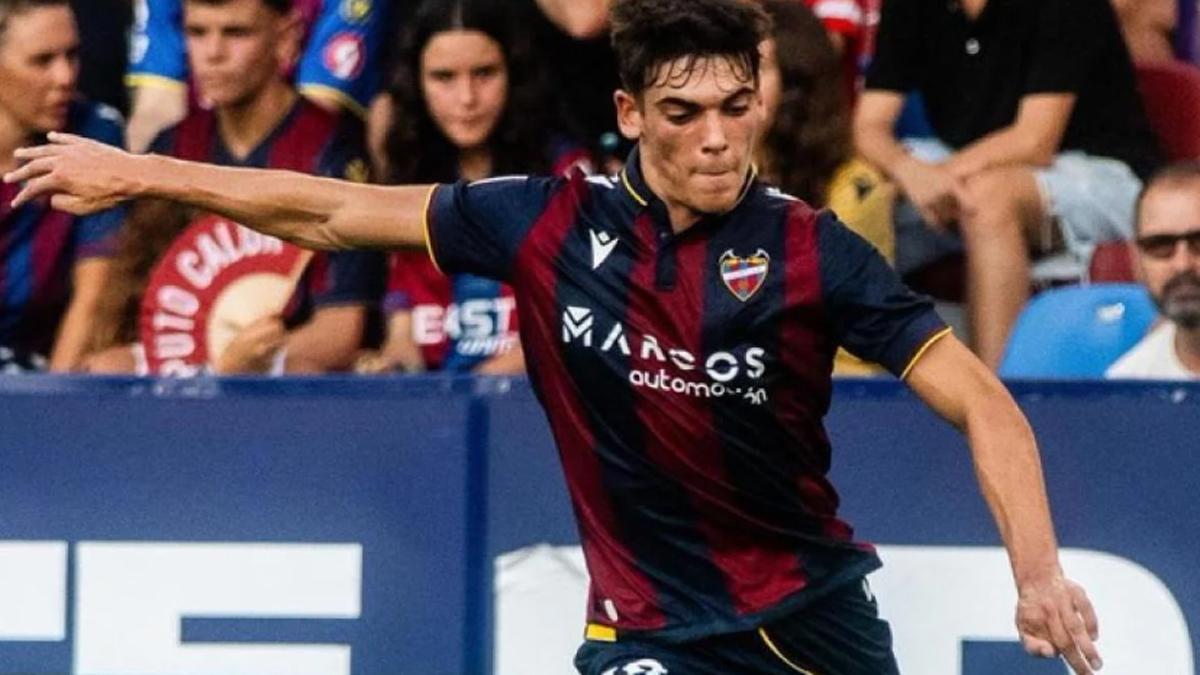 Álex Valle, durante un partido con el Levante UD