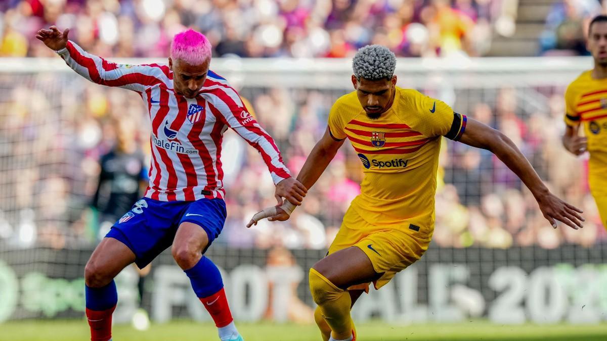 Araujo y Griezmann en el último Barça-Atlético de Madrid disputado en el Spotify Camp Nou
