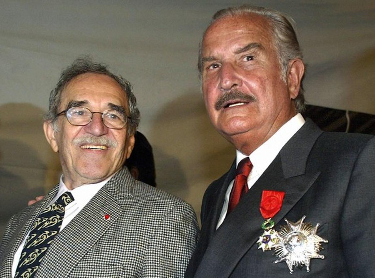 Gabriel García Márquez (esquerra), fotografiat amb l’escriptor mexicà Carlos Fuentes, l’octubre del 2003.