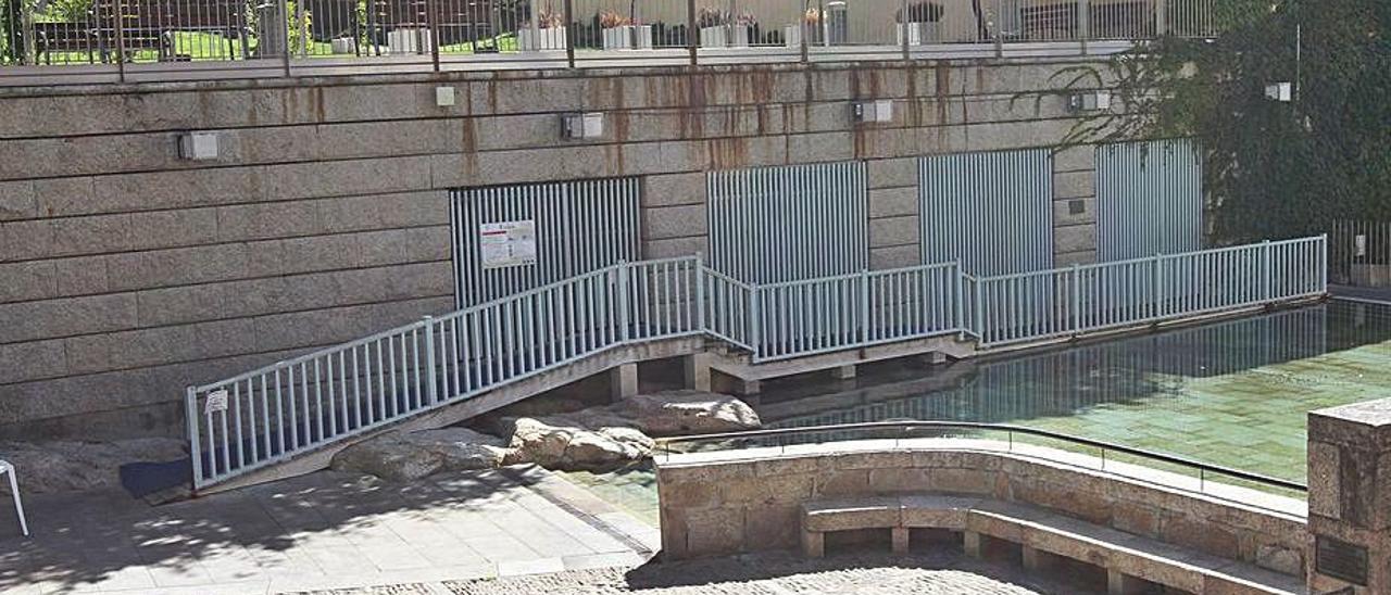 La piscina termal de As Burgas sigue vacía. |   // I.O.
