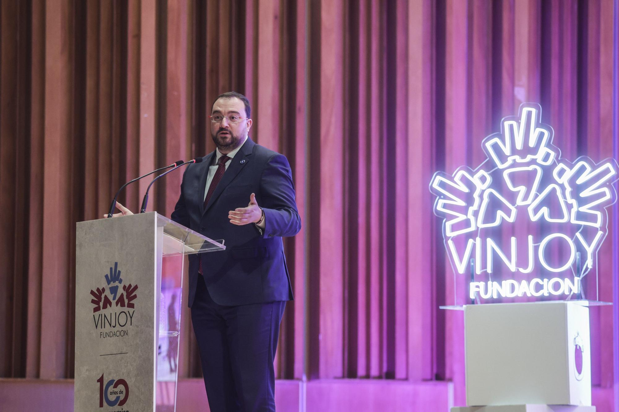 EN IMÁGENES: La Fundación Vinjoy celebra un siglo de milagro social con 1.300 abrazos