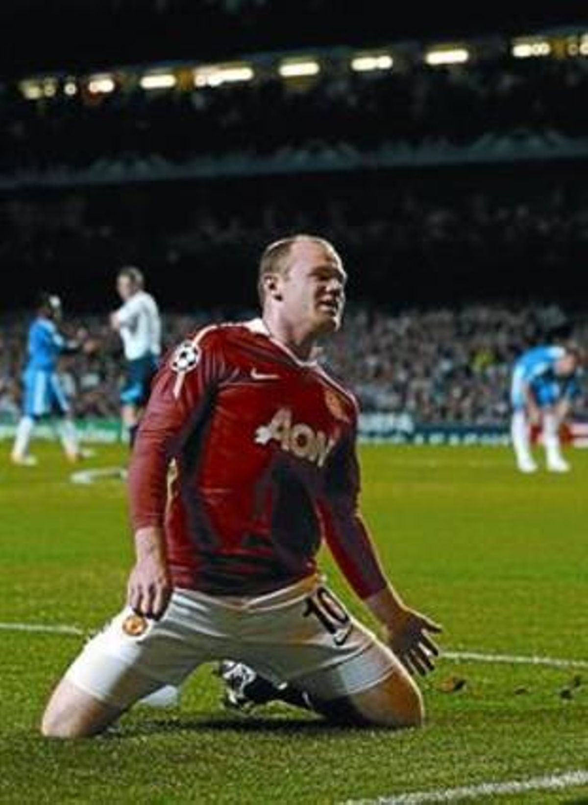 Rooney celebra el gol que va donar el triomf al United a Stamford Bridge. Rooney celebra el gol que va donar el triomf al United a Stamford Bridge.