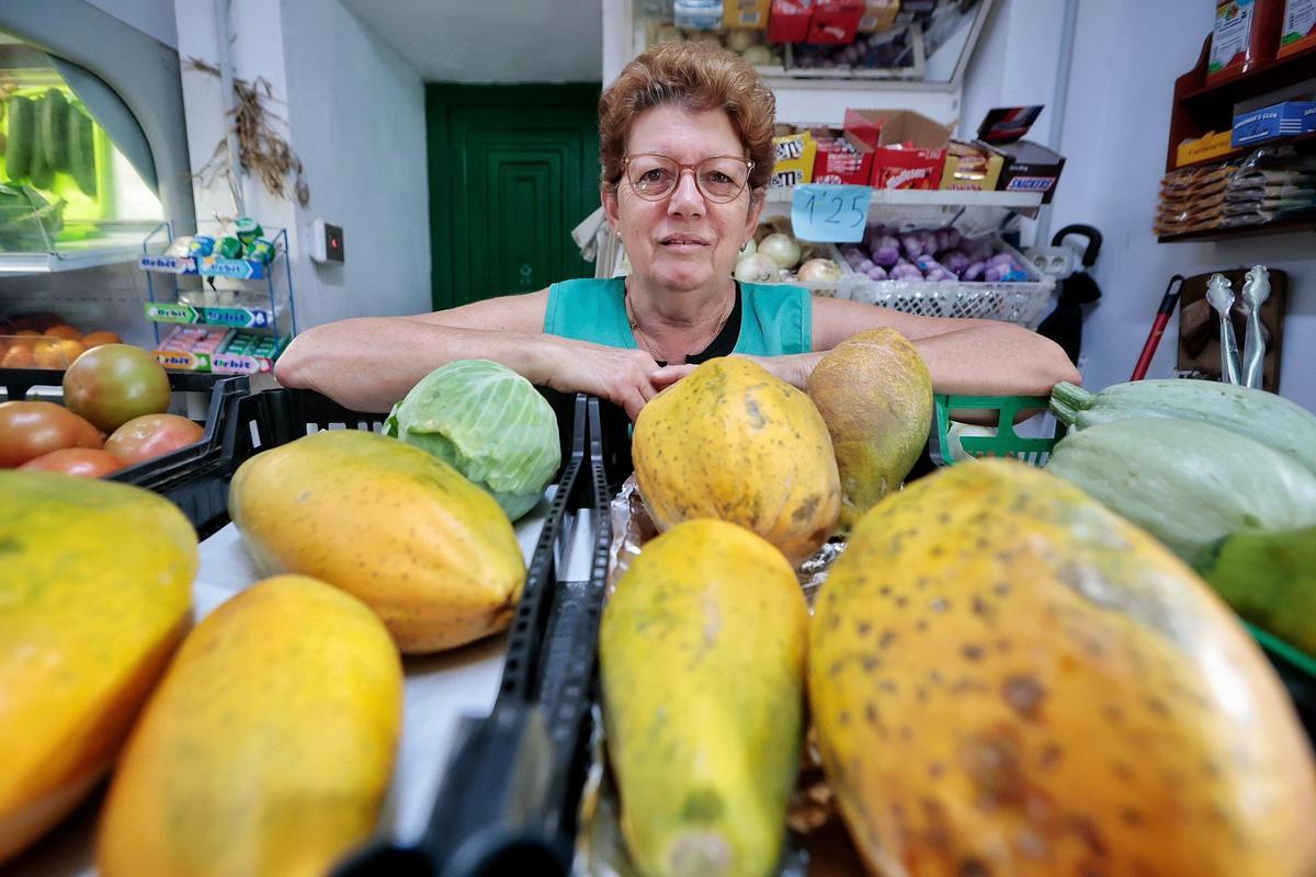 Mary Rodríguez, propietaria de la venta más antigua de Taganana