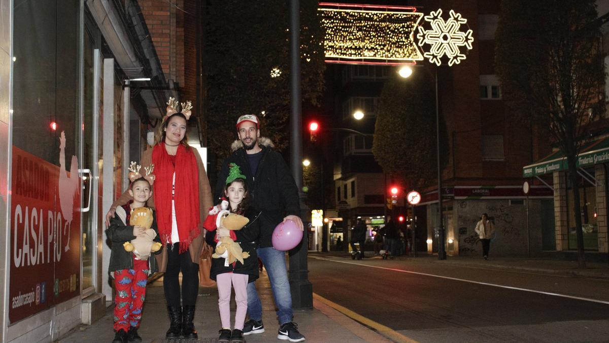 VÍDEO: El Llano enciende su Navidad entre ilusión y ganas de más