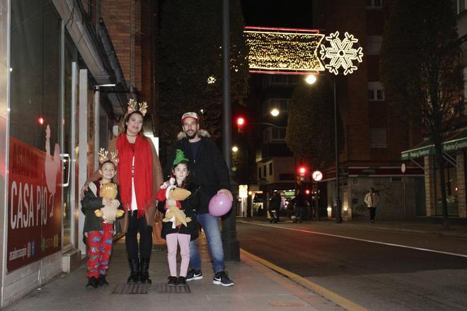 El Llano enciende su Navidad entre ilusión y ganas de más (en imágenes)