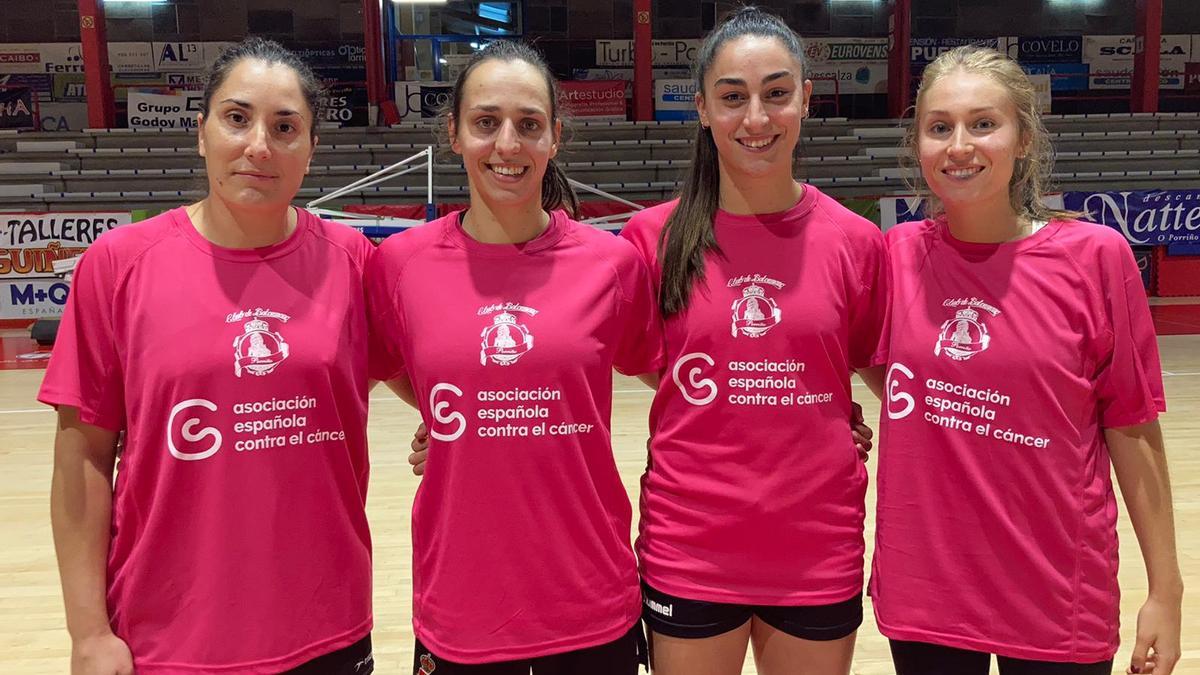 Jugadoras del Porriño, con las camisetas conmemorativas.