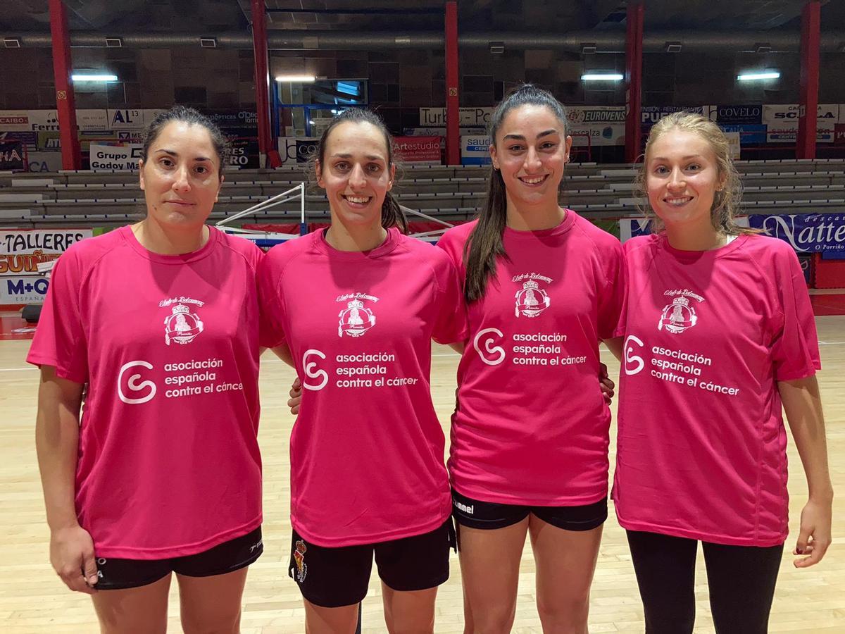 Jugadoras del Porriño, con las camisetas conmemorativas.