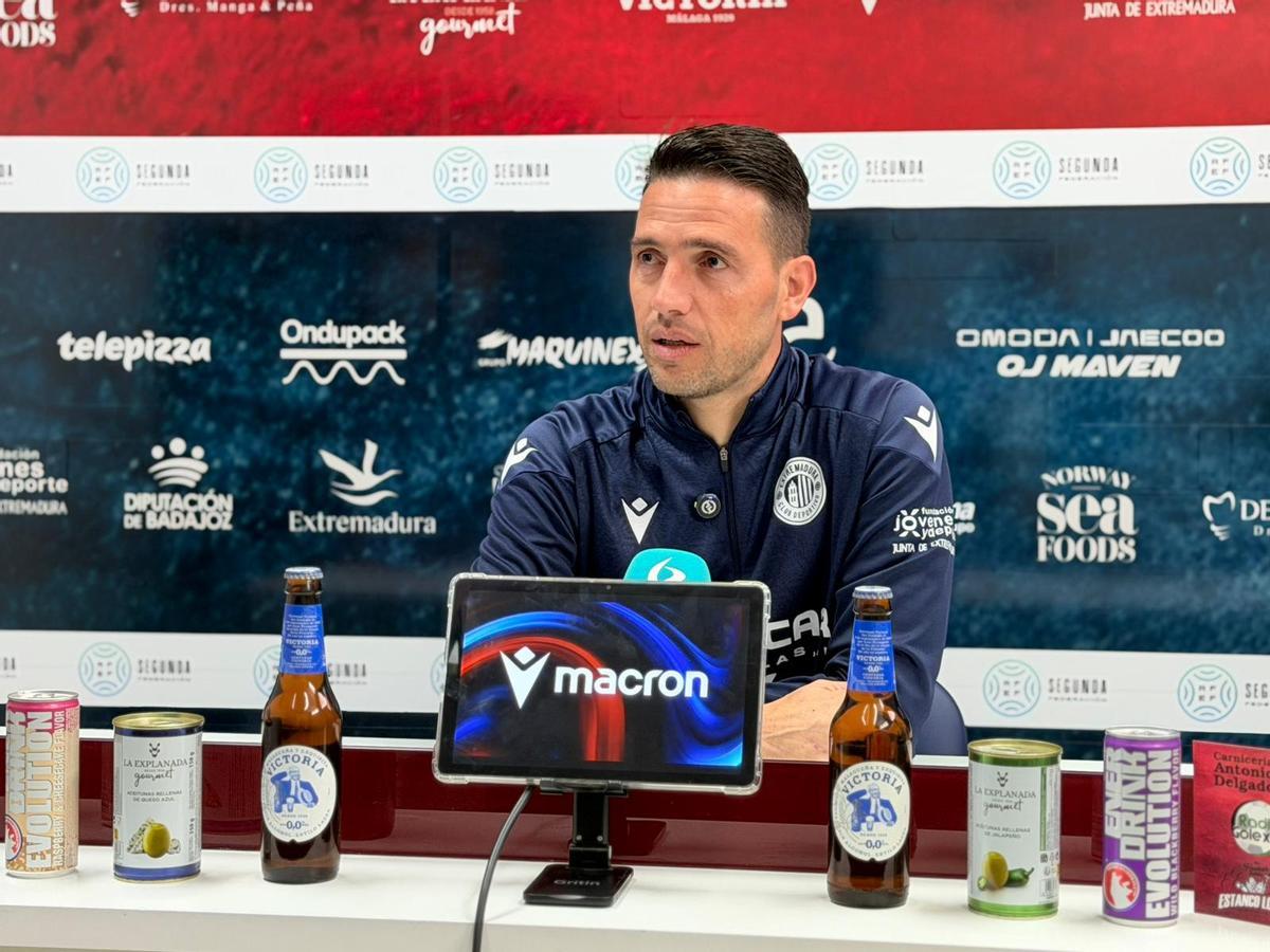 David Rocha en la sala de prensa de la Ciudad Deportiva del Extremadura.