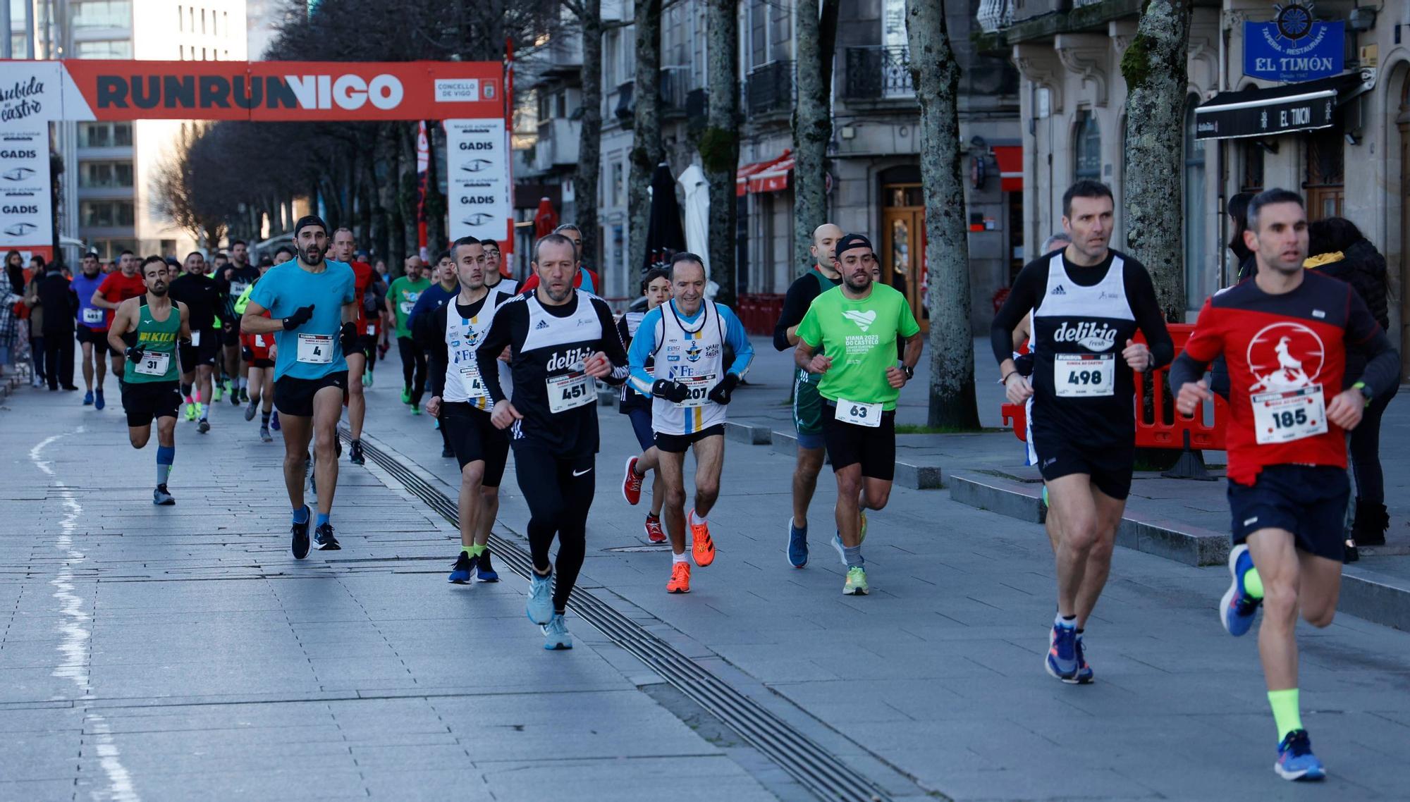 Pisadas de altura en Vigo: cientos de corredores suben O Castro