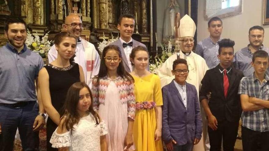 Confirmaciones de jóvenes que se han celebrado en Trabazos y Alcañices.