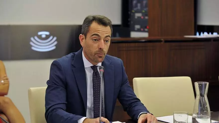 El SES corrige los 30 millones para derivaciones a la privada y deja la partida para 2026 en 16,3