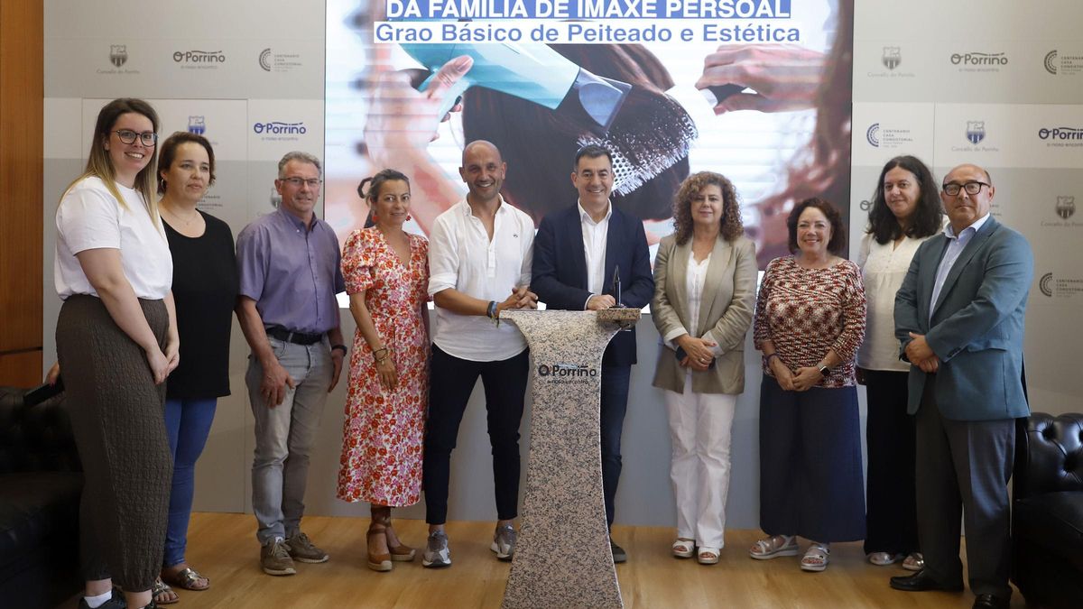 Román Rodríguez y Eugenia Pérez, en el centro, hoy en O Porriño.