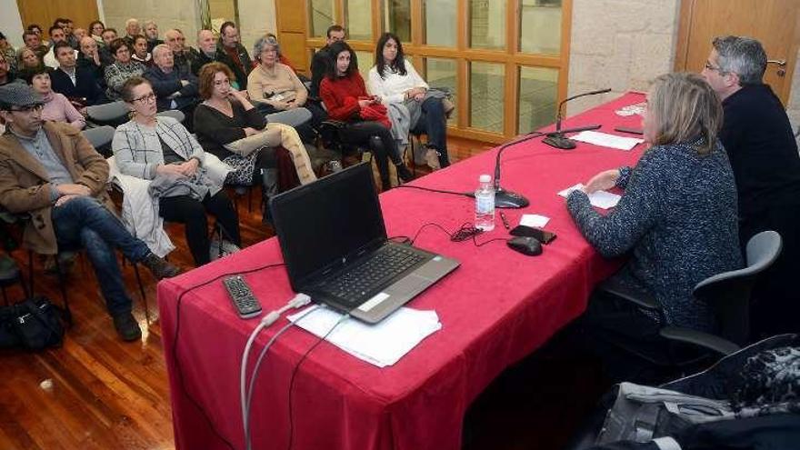 Una charla se celebró ayer en el Edificio Administrativo. // R.V.