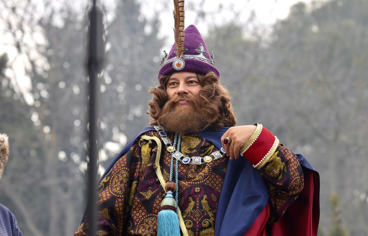 En imágenes | Los Reyes Magos ya están en Zaragoza: miles de familias los reciben en el Parque Grande