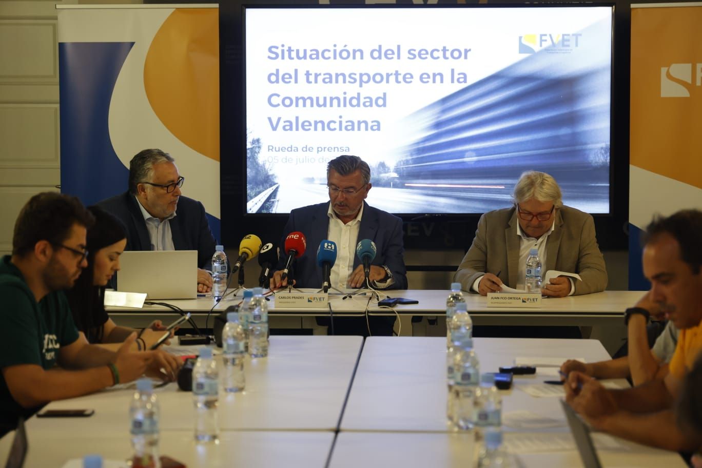 Rueda de prensa de las empresas de transporte en la sede de la CEV