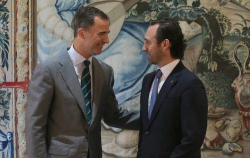 Don Juan Carlos se ha reunido con el presidente balear, José Ramón Bauzá, y la presidenta del parlamento, Margalida Durán