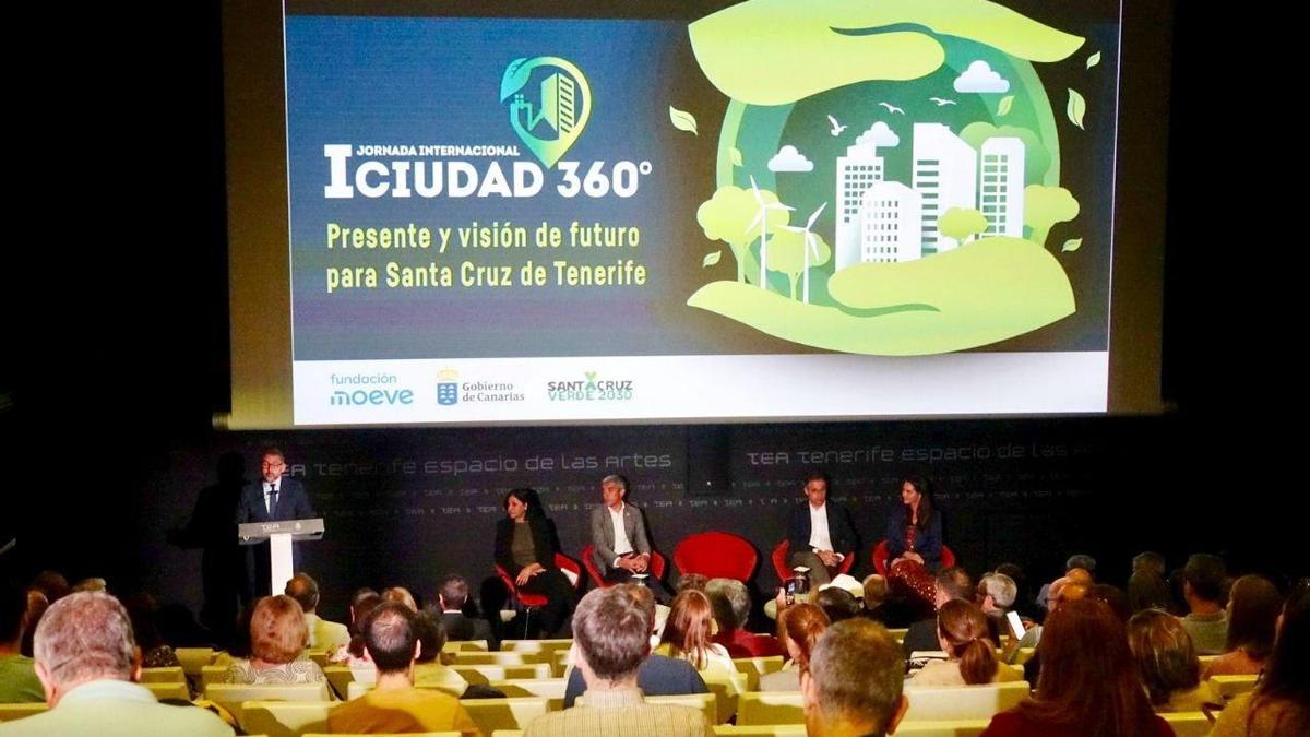 Un momento de la I Jornada Internacional Ciudad 360 celebrada ayer en Santa Cruz de Tenerife.