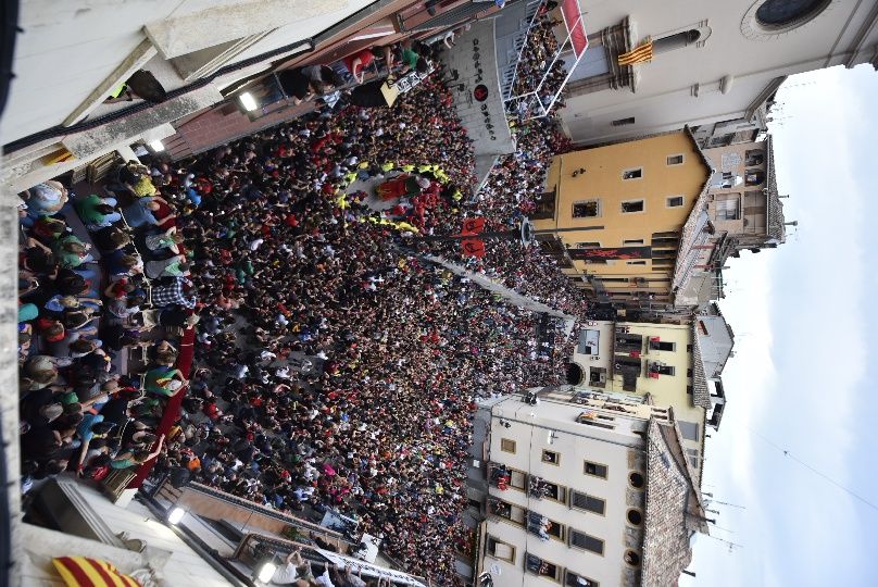 Berga inicia el passacarrers del vespre de Patum enmig d'una gran cridòria