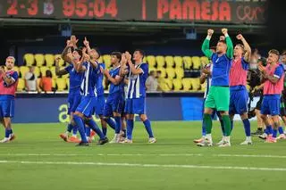 Antonio Hidalgo compite con la pelota: los bajitos del Deportivo mandan