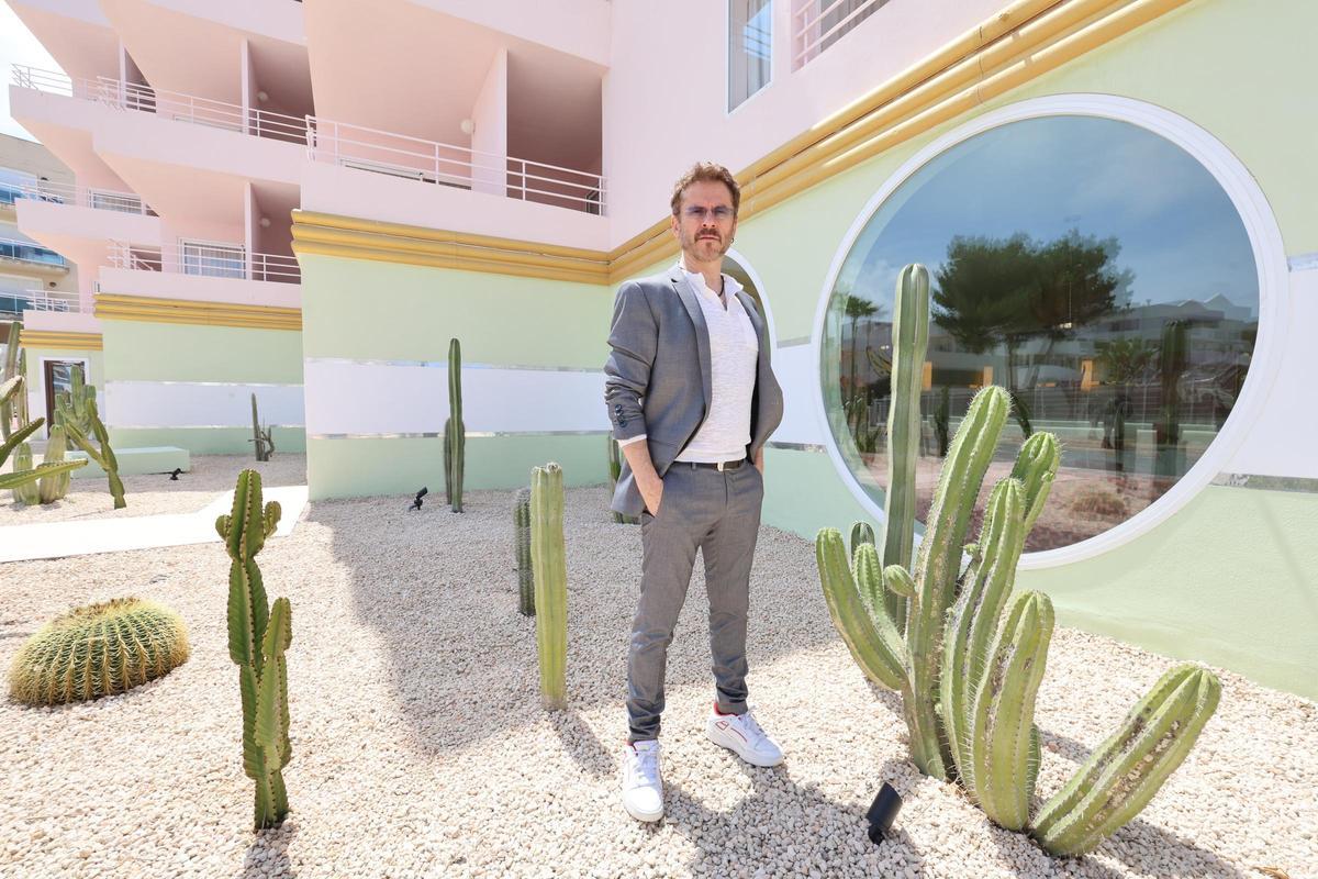 Todas las imagenes de el cineasta Juanma Bajo Ulloa, en Ibiza para presentar su última película, 'El mal'.