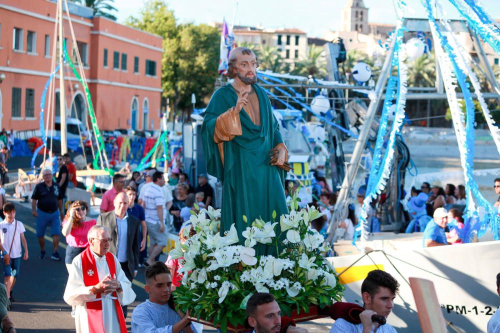 Los pescadores celebran a Sant Pere, en la procesión terreste y marítima