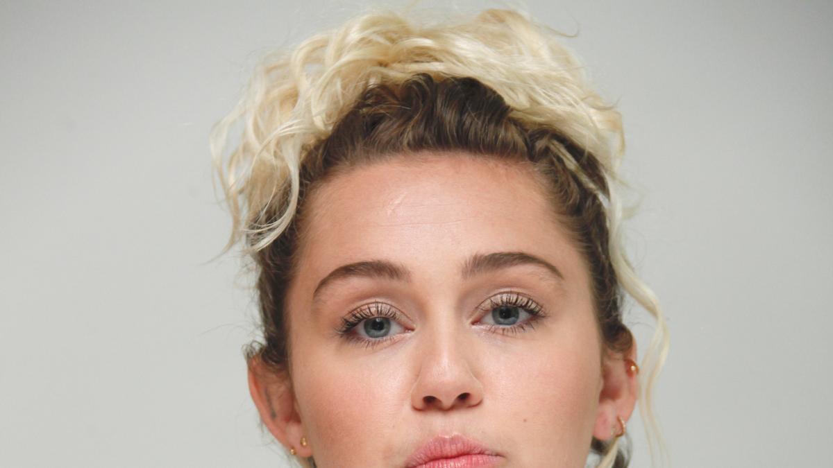 Miley cyrus presenta 'Crisis in Six Scenes'