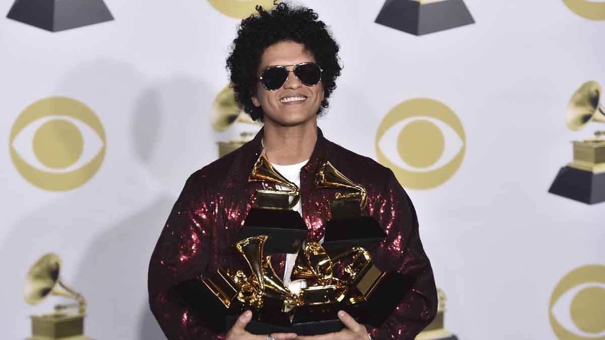 Bruno Mars es converteix en el guanyador de la nit amb sis premis.