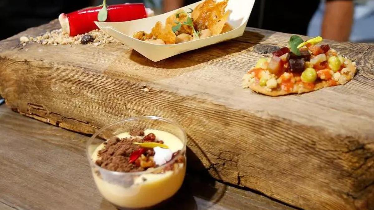 Varios ejempos de tapas en el evento de 2023 de Isla de las Tapas