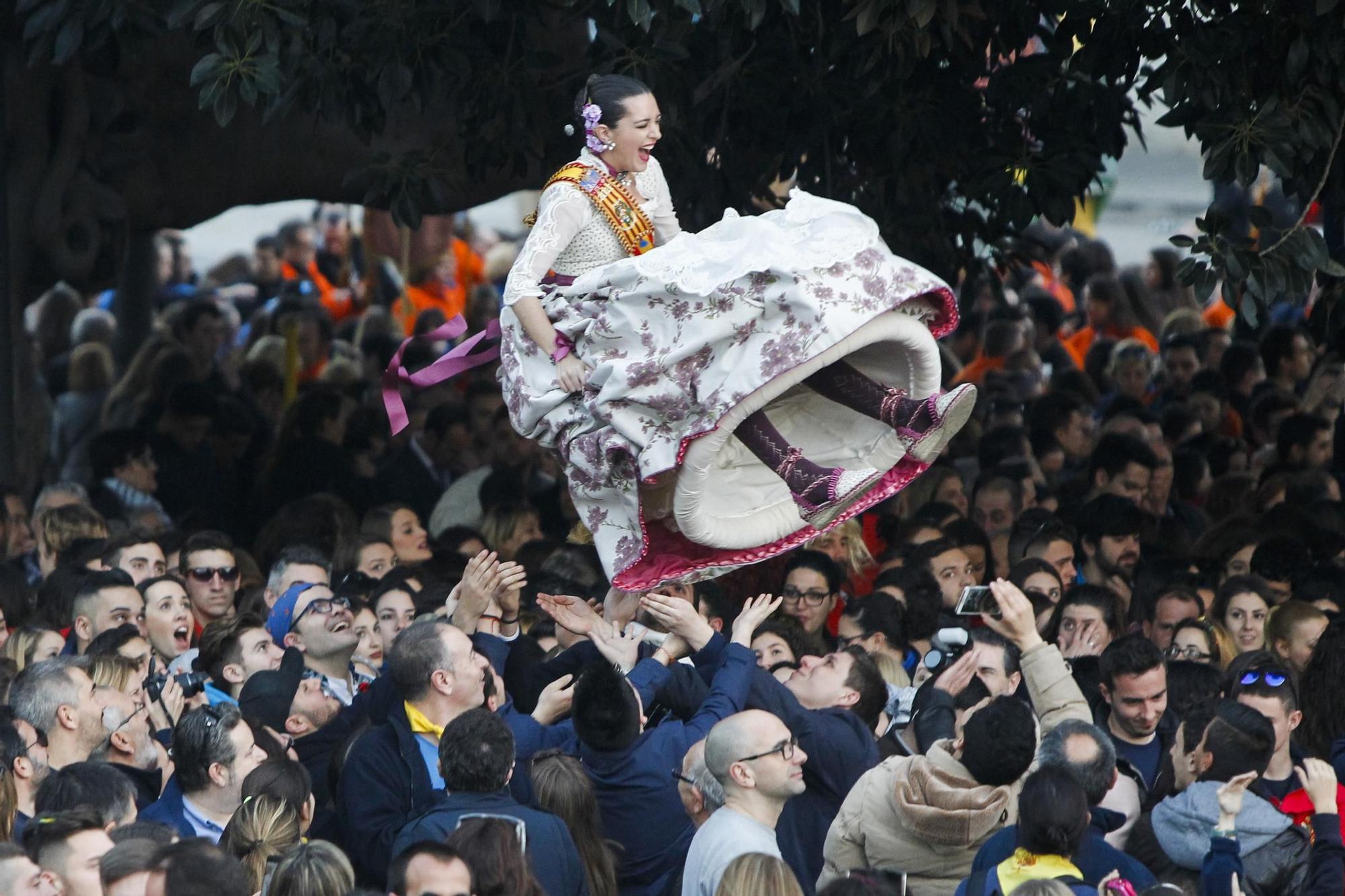 Falleras (y falleros) por el aire. La otra cara de la Crida (2016-2020)