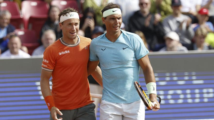 Nadal y Ruud siguen adelante en el torneo de Bastad