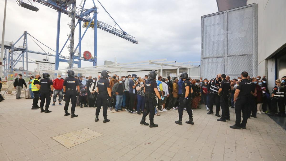 Las imágenes de los altercados en el Puerto de Alicante por el ferry a Orán