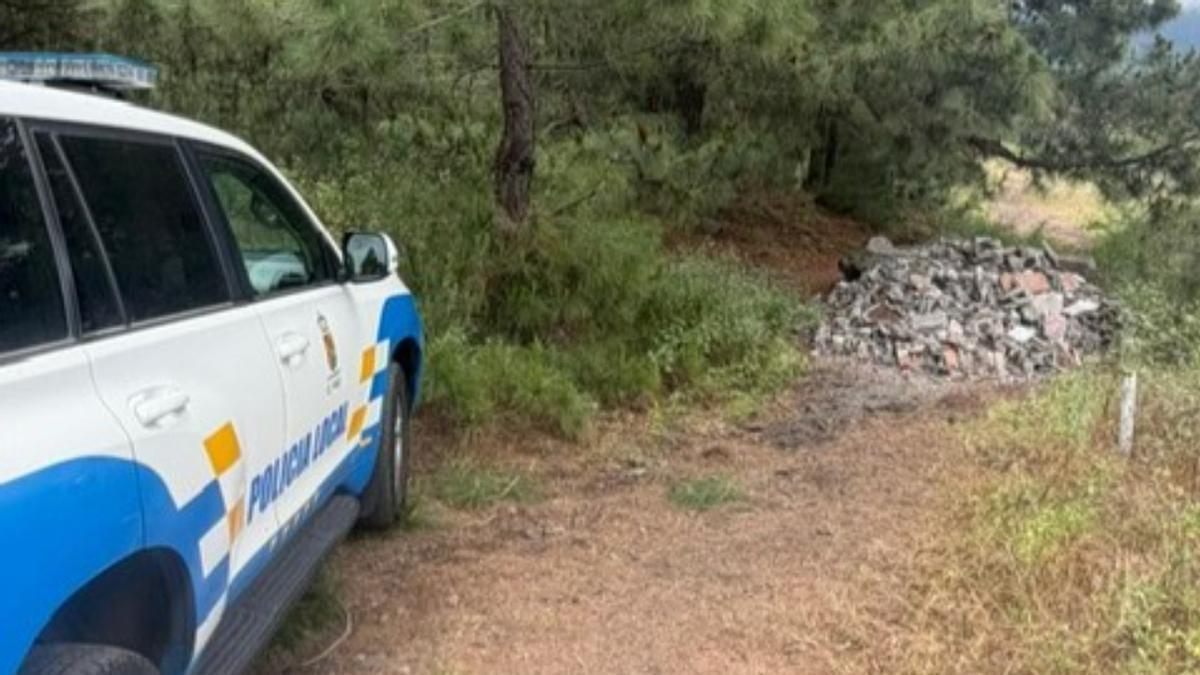 Un vertido ilegal de escombros en La Palma.