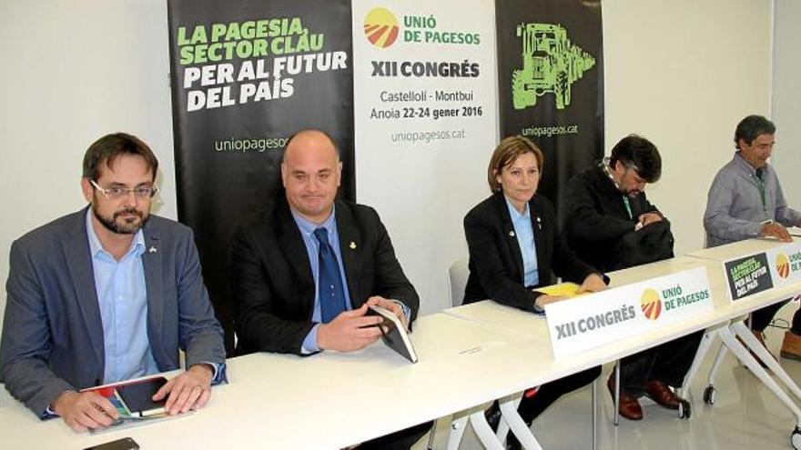 L&#039;acte d&#039;obertura del congrés d&#039;Unió de Pagesos amb la presidenta del Parlament, Carme Forcadell, al centre