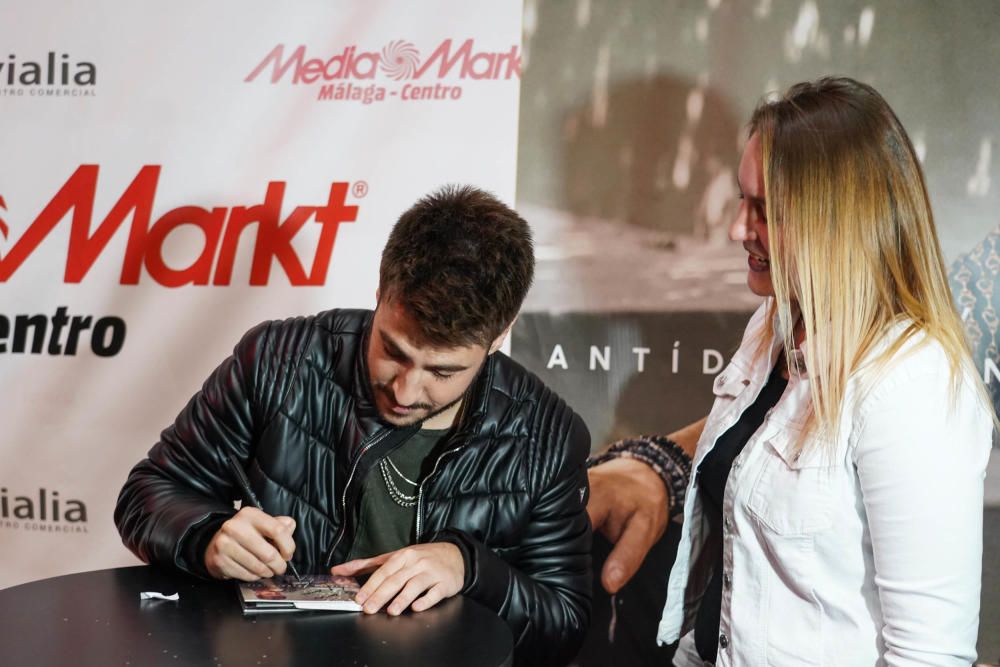 Firma de discos de Antonio José en MediaMarkt.