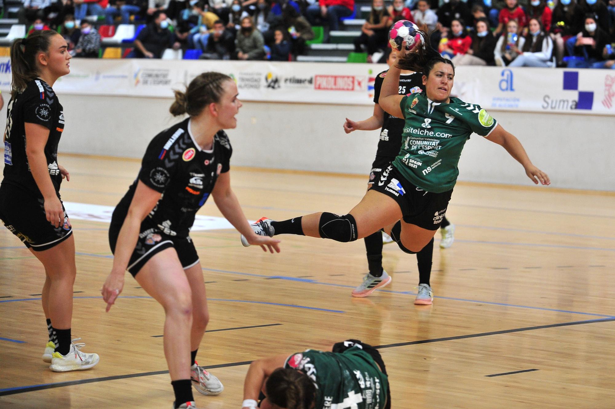 Nicole Morales encarrila el pase del CBM Elche (18-22)