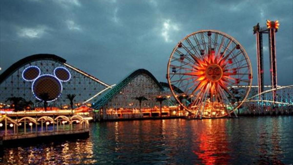 La silueta de Mickey Mouse preside el Disney California Adventure, pegado a Disneyland, en Anaheim (California).