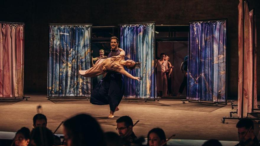 Josep Vicent y Asun Noales salen de gira internacional con "Romeo y Julieta"