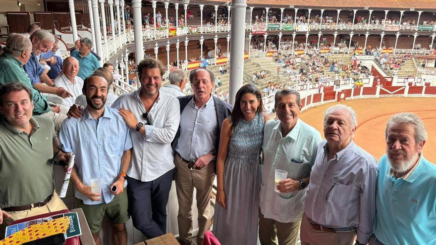 La plaza de El Bibio reúne muchas historias... y cada vez más jóvenes en la primera corrida de feria