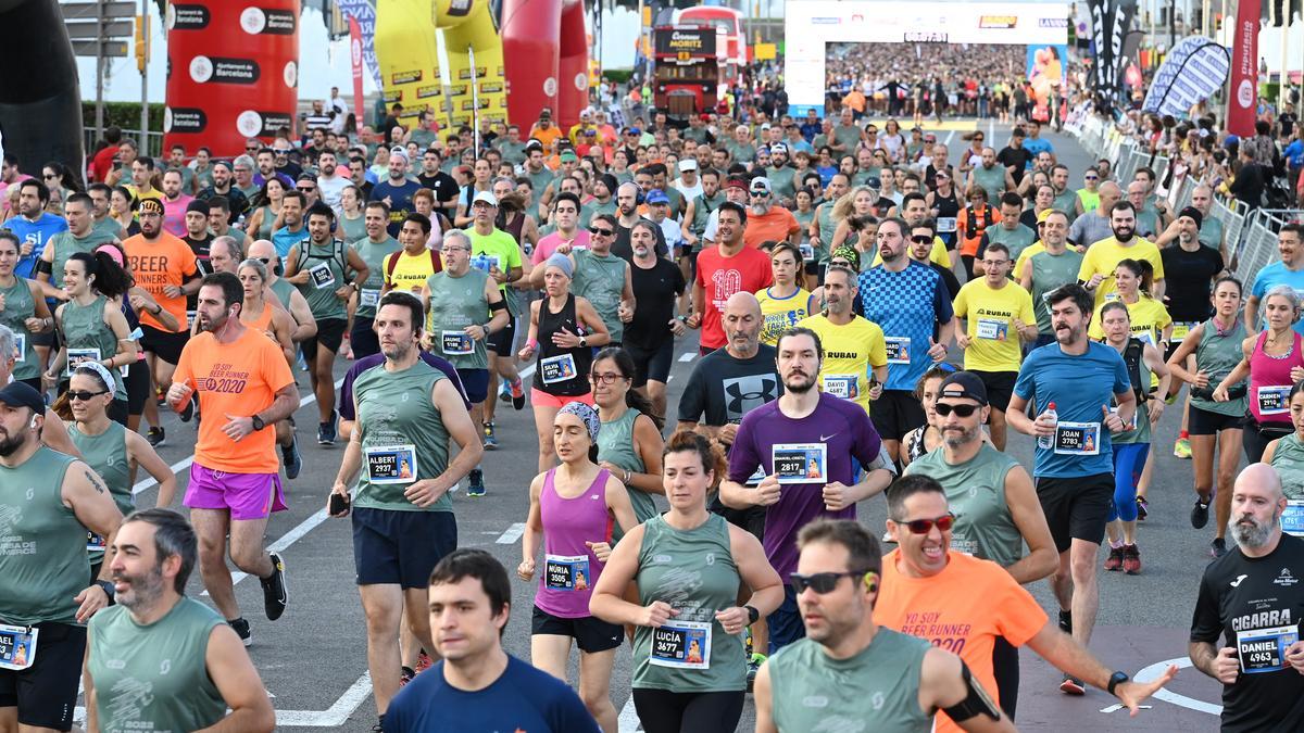 Participantes en la cursa de la Mercè iniciando el recorrido de 10 km.