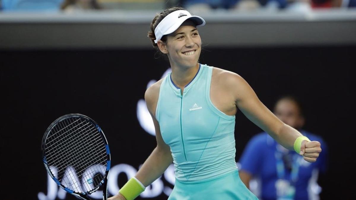 Garbiñe Muguruza celebra su victoria sobre Sorana Cirstea en octavos de final del Abierto de Australia.