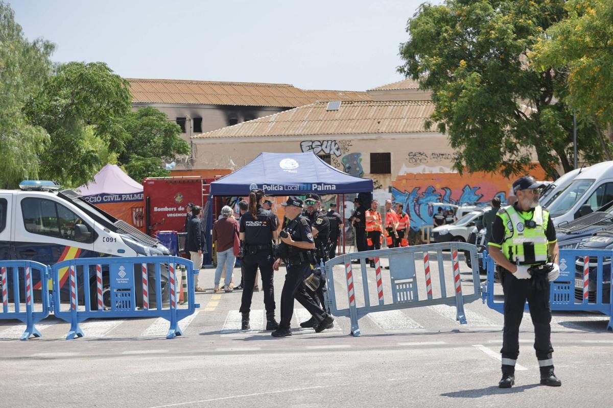 La Policía inicia el desalojo de la antigua cárcel de Palma