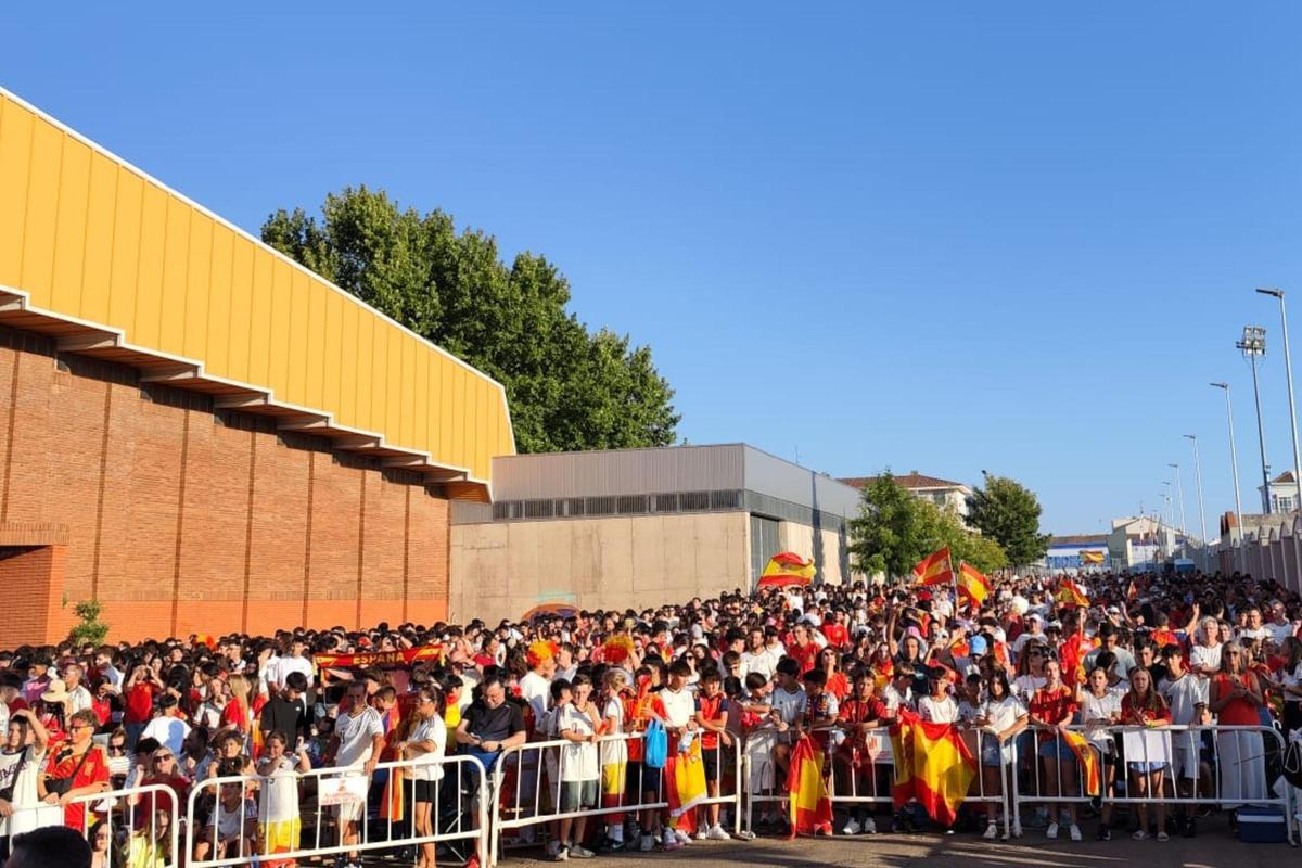 Lleno absoluto en Don Benito para ver la final de España.