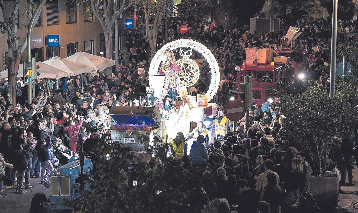 El 5 de enero, como manda la tradición, los Reyes Magos llegarán al Grau a las 16.00 horas y, a partir de las 19.00 h, empezará la gran cabalgata de la ilusión.